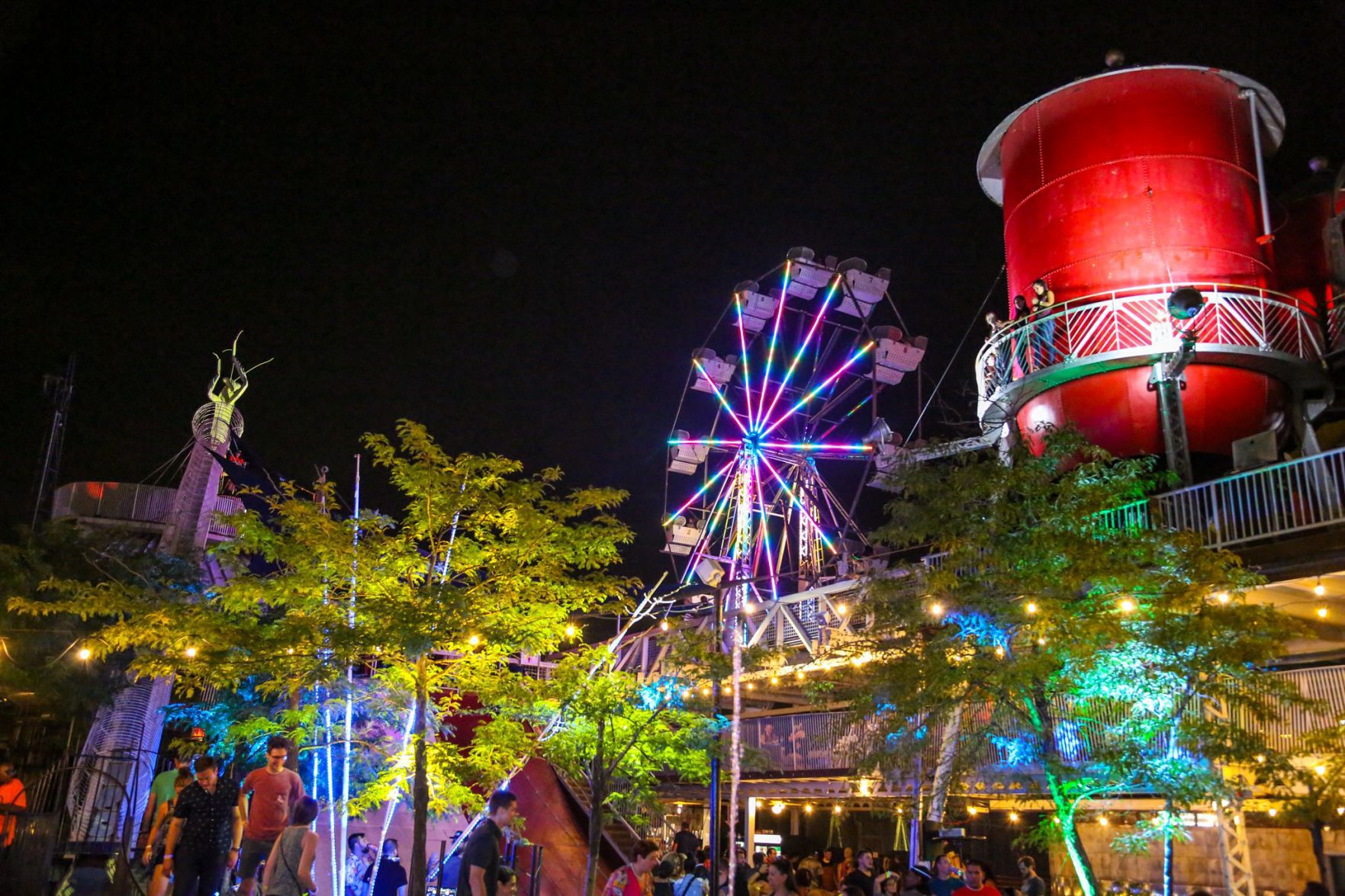 Ferris wheel on City Museum roof debuts lights